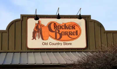 Cracker Barrel relents, says its old logo will return