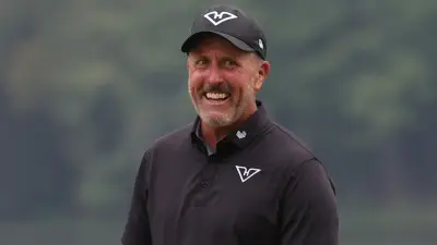 LIV Golf star Phil Mickelson nails incredible shot during tournament
